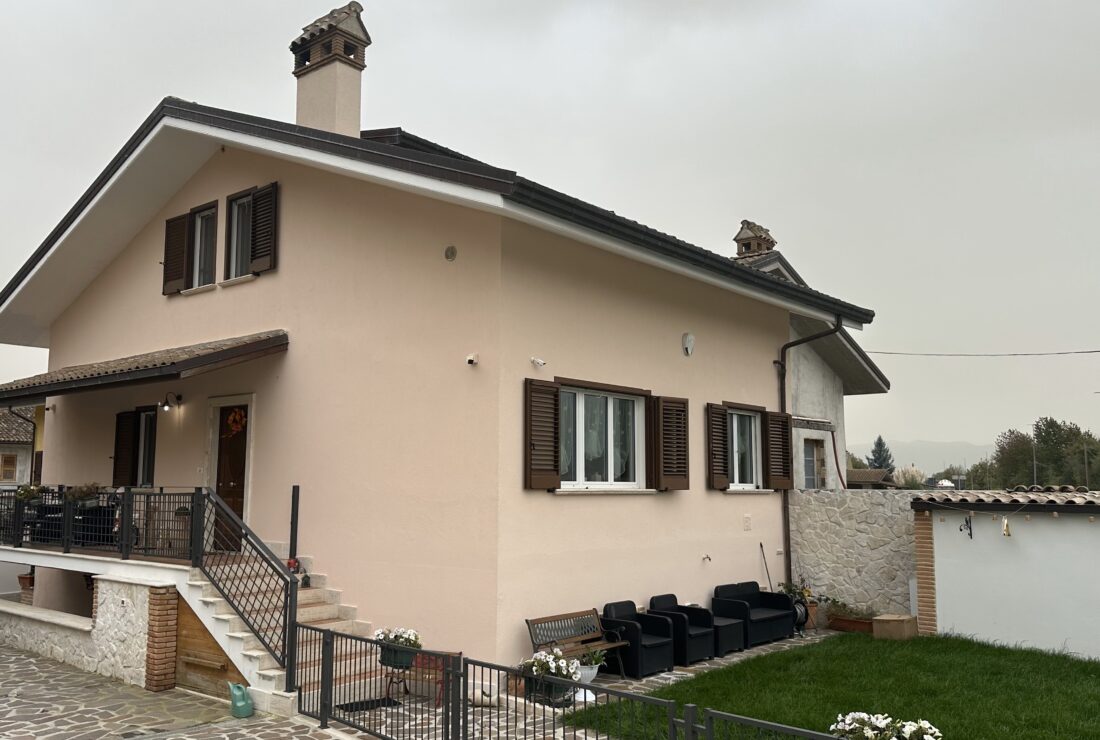 Vendesi villa Magliano de’ Marsi (AQ)